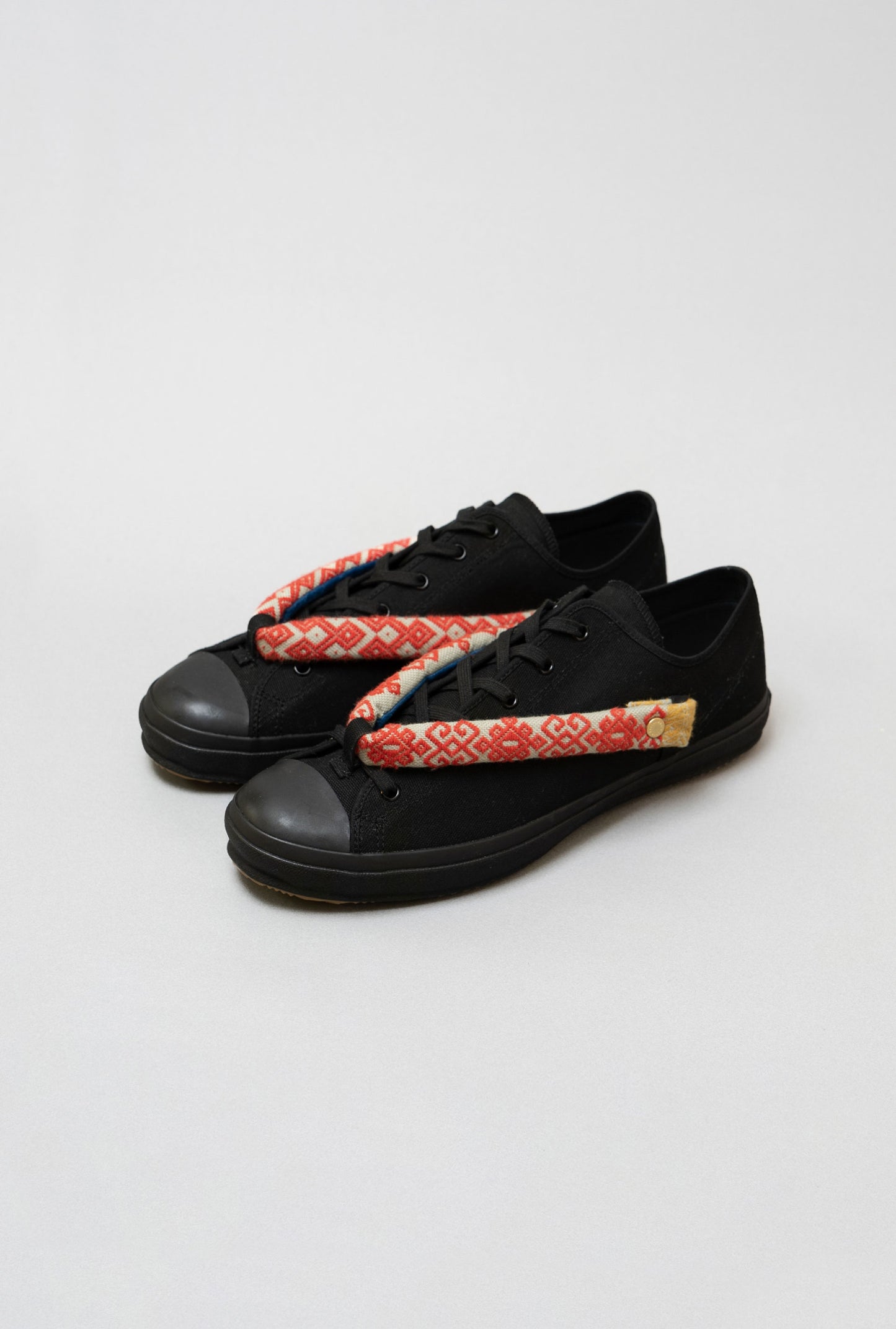 HANAO SHOES_KOGINSASHI (Kogin embroidery)_6