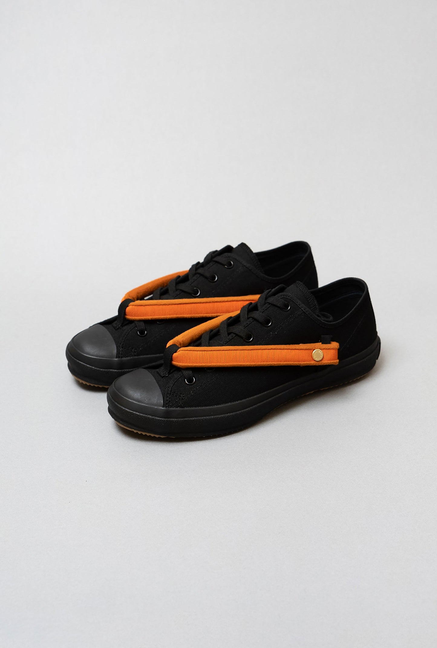 HANAO SHOES_KYOSANADAHIMO(橙)_Black_引き