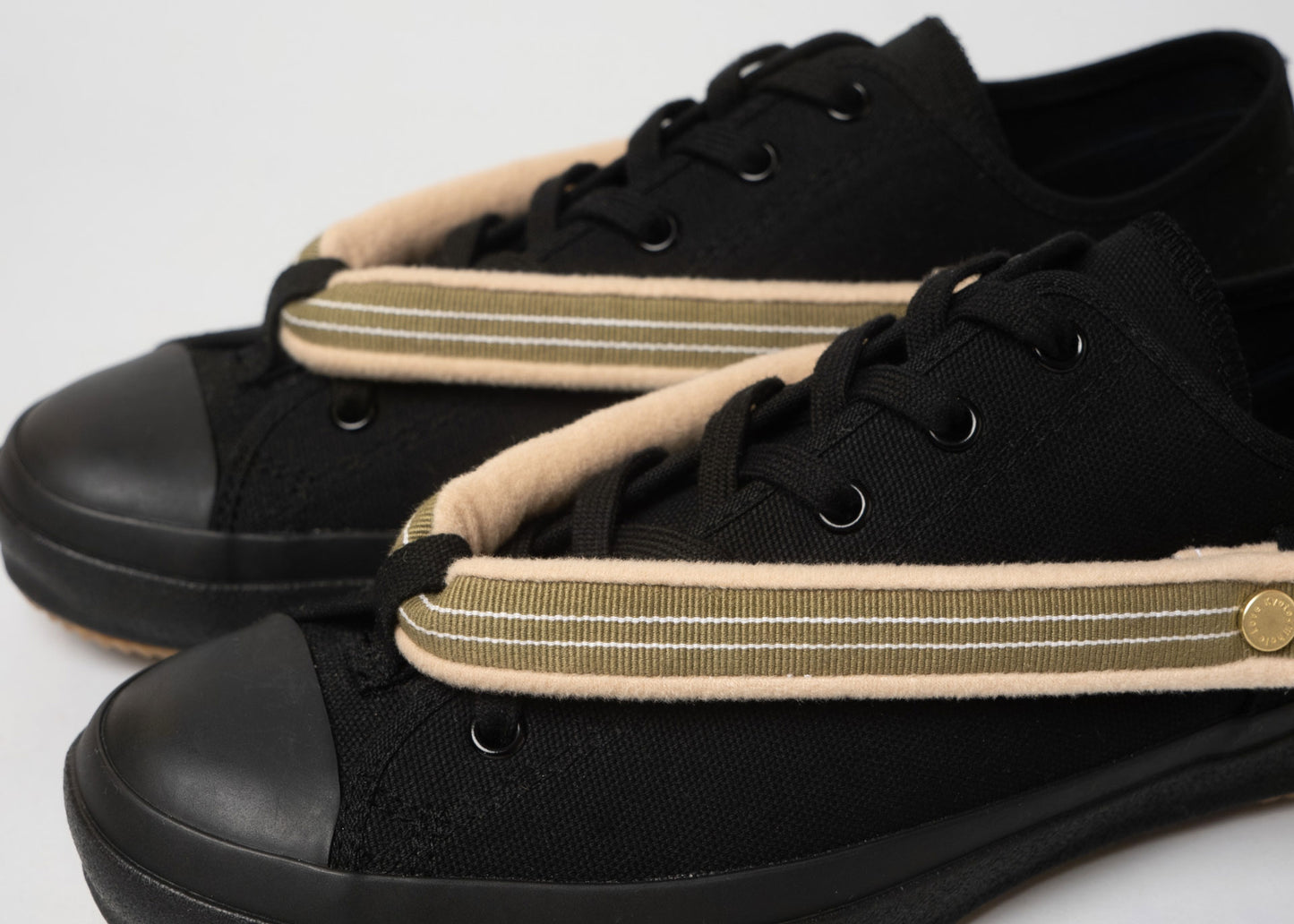 HANAO SHOES_KYOSANADAHIMO(縞 / 柳茶)_Black_アップ