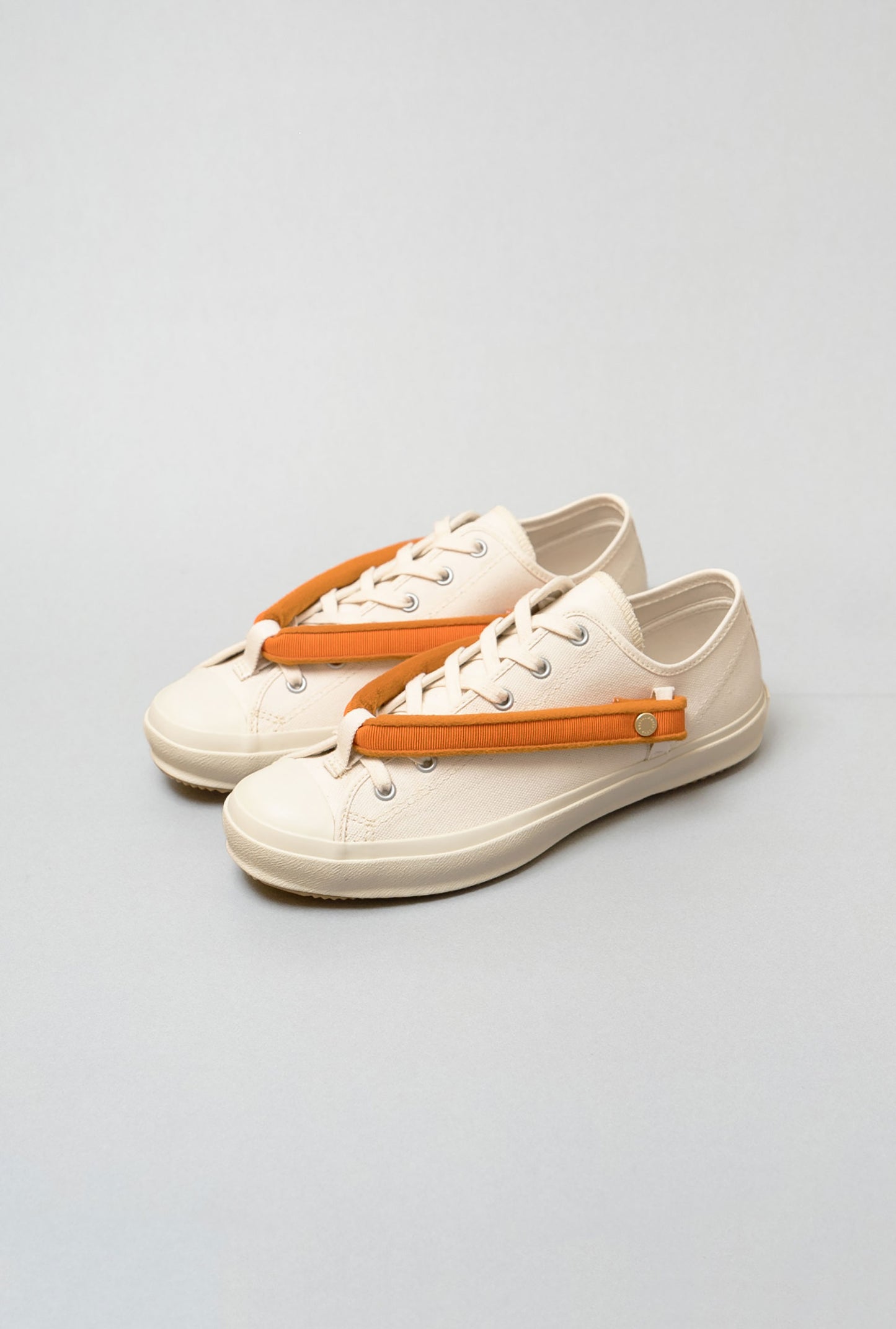 HANAO SHOES_KYOSANADAHIMO(橙)_White_引き