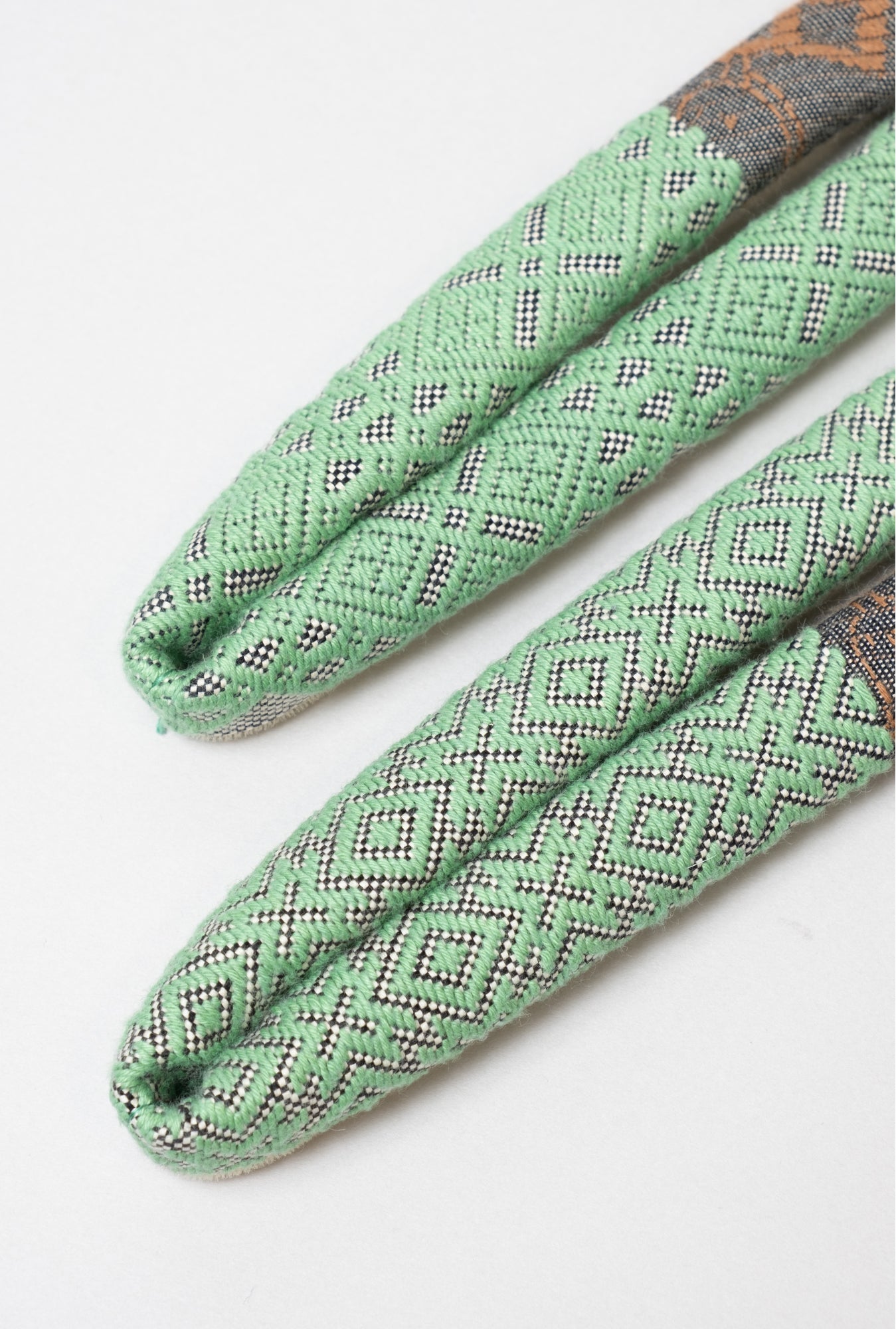 HANAO SHOES_KOGINSASHI (Kogin embroidery)_17