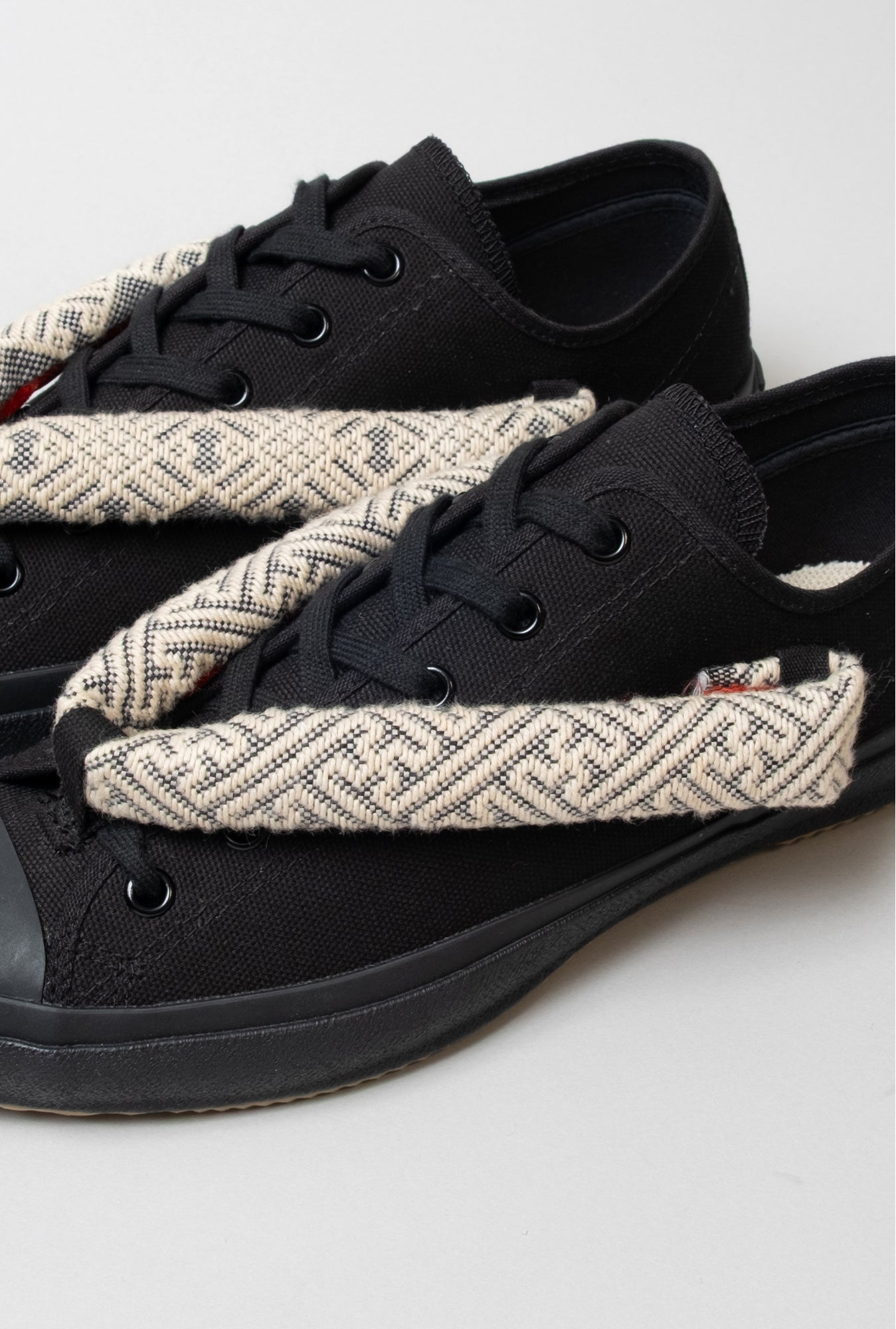 HANAO SHOES_KOGINSASHI (Kogin embroidery)_17
