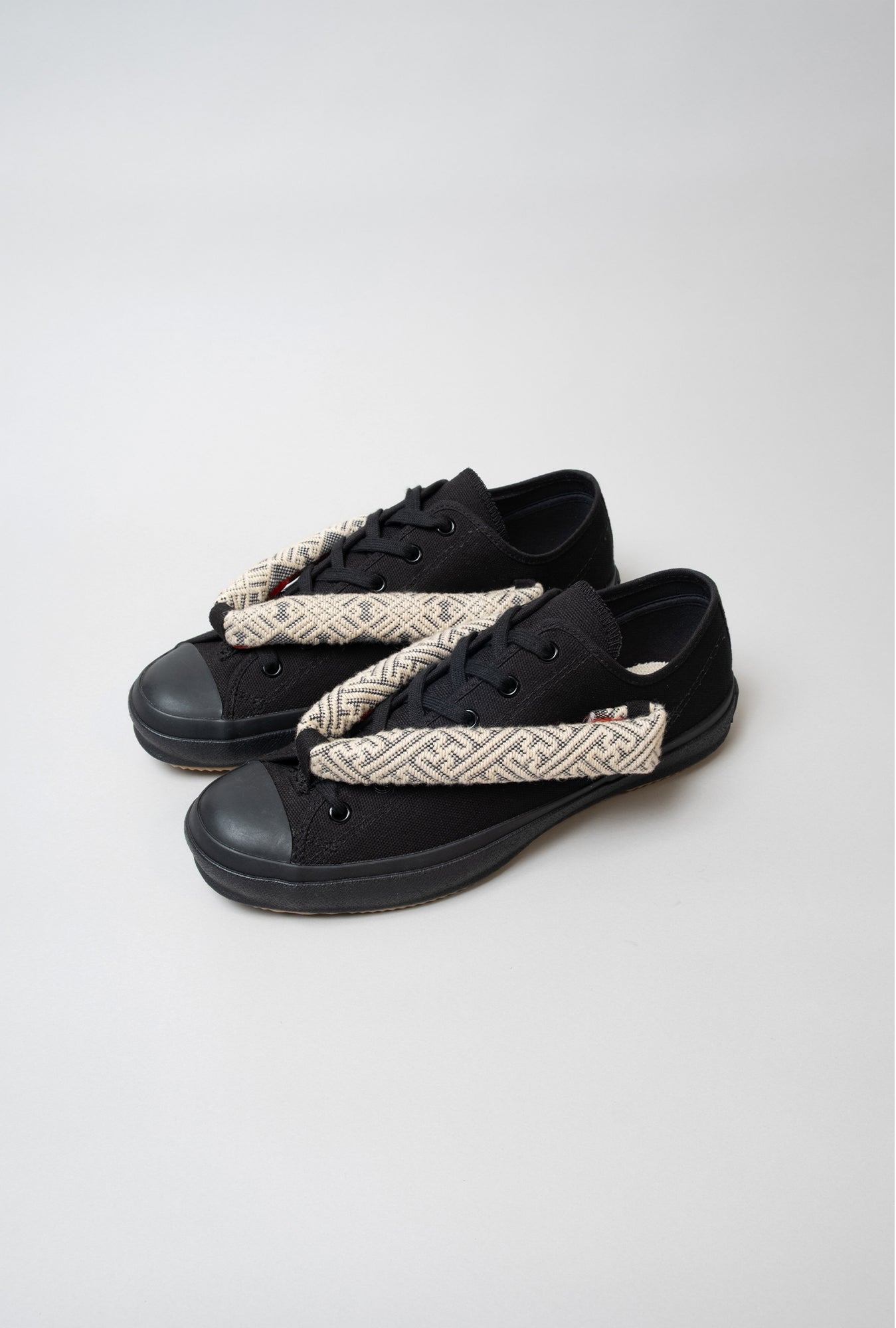 HANAO SHOES_KOGINSASHI (Kogin embroidery)_17