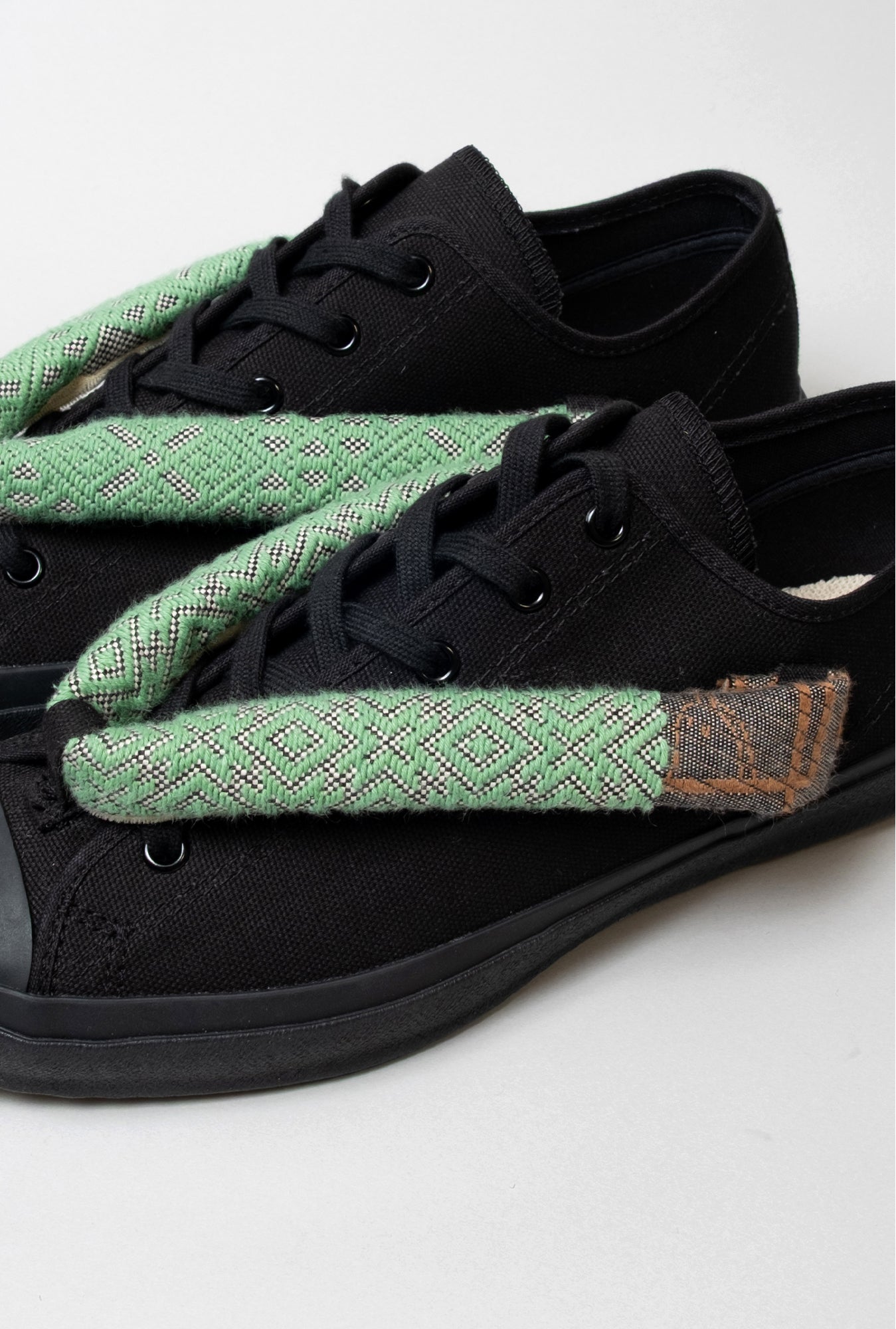 HANAO SHOES_KOGINSASHI (Kogin embroidery)_17