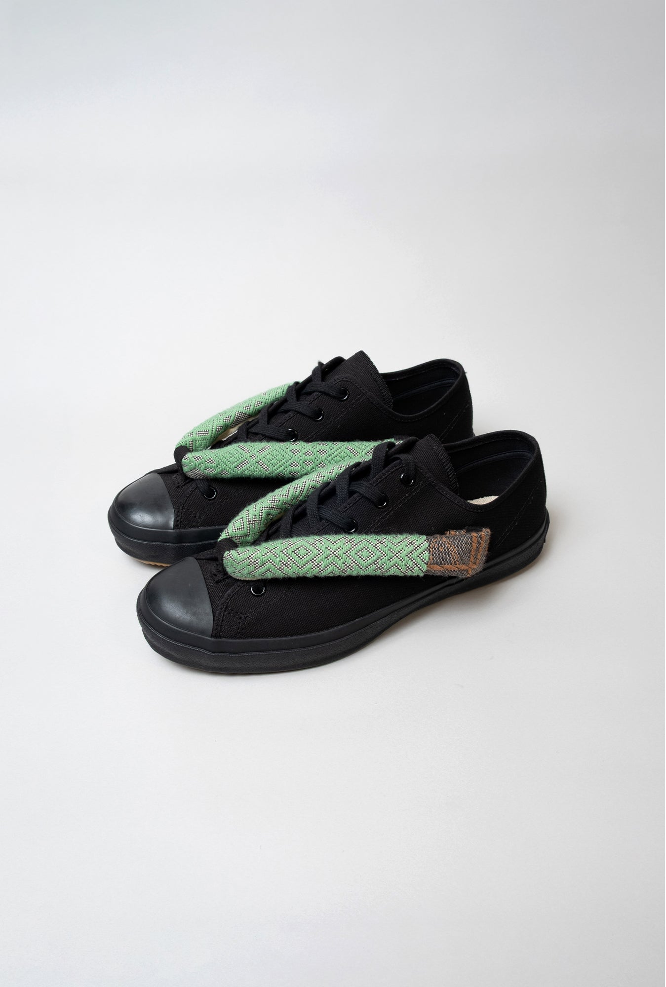HANAO SHOES_KOGINSASHI (Kogin embroidery)_17