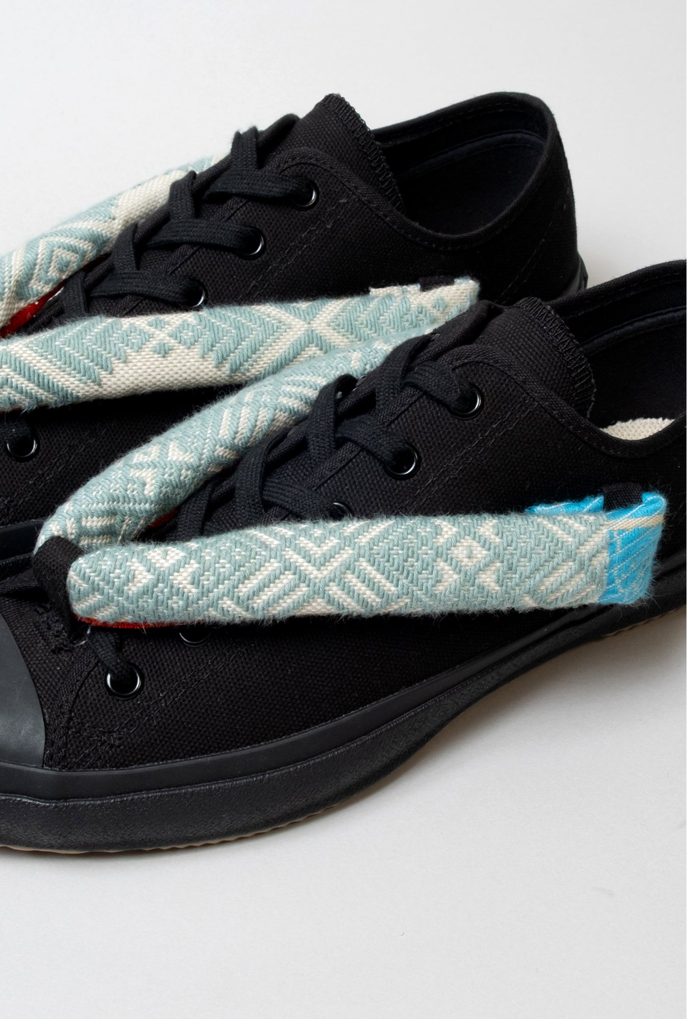 HANAO SHOES_KOGINSASHI (Kogin embroidery)_17