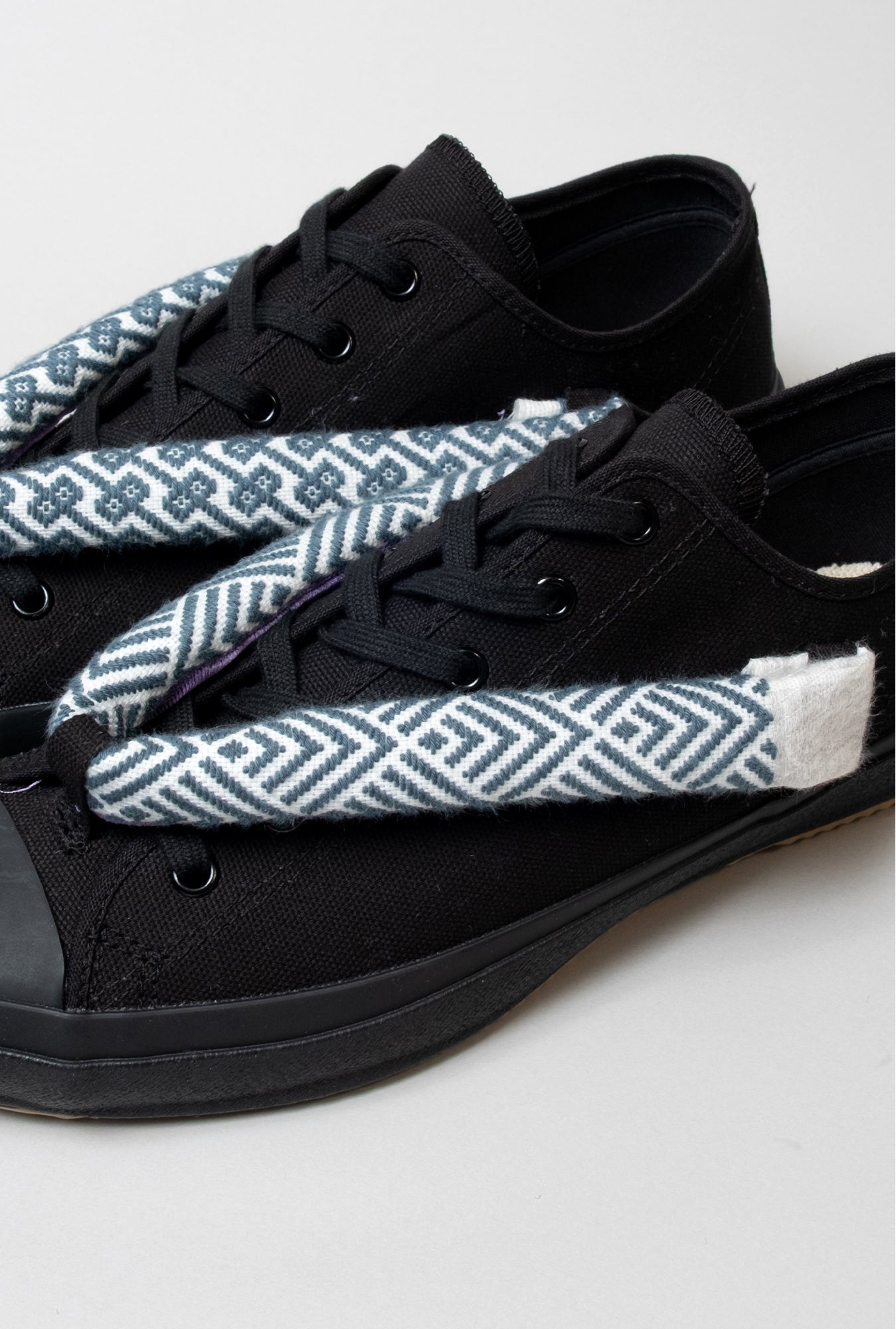 HANAO SHOES_KOGINSASHI (Kogin embroidery)_17