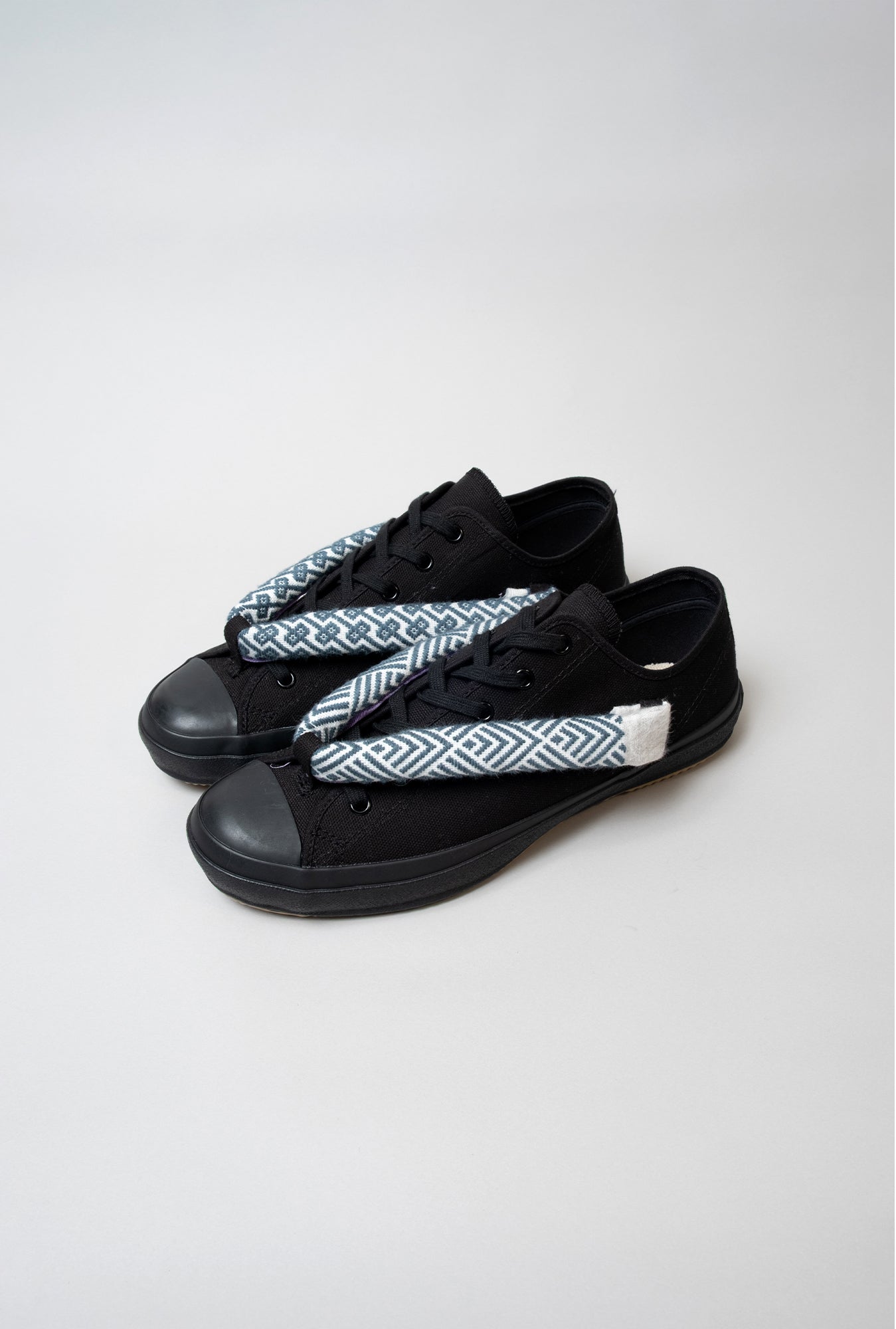 HANAO SHOES_KOGINSASHI (Kogin embroidery)_17