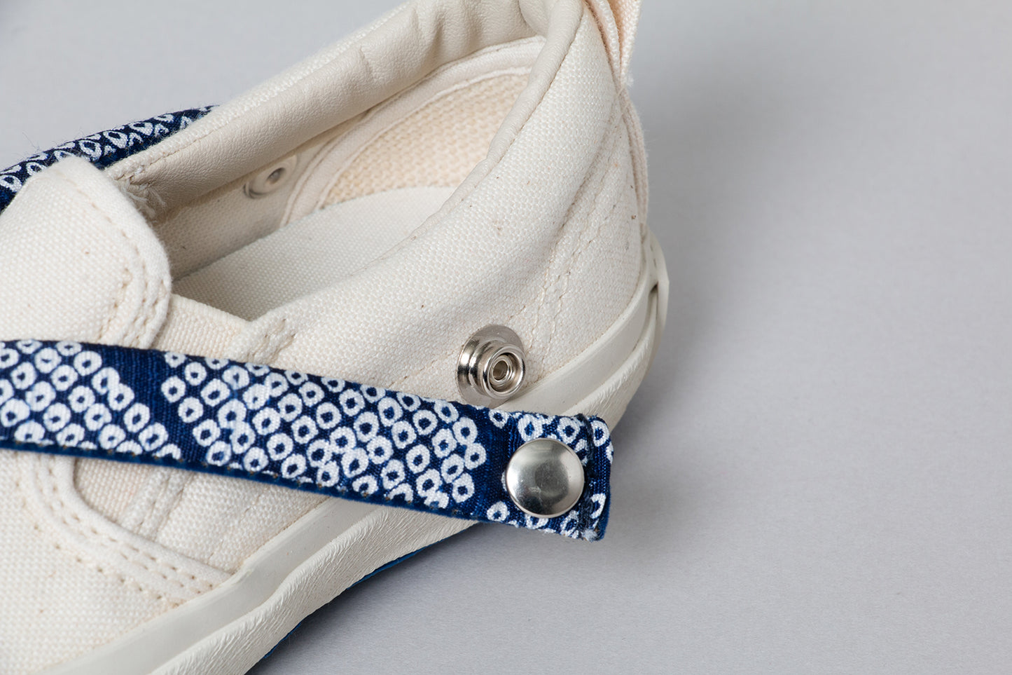 HANAO SHOES_MINO TSUTSUHIKI HONZOME (Mino Tsutsuhiki Hand-Dyeing)