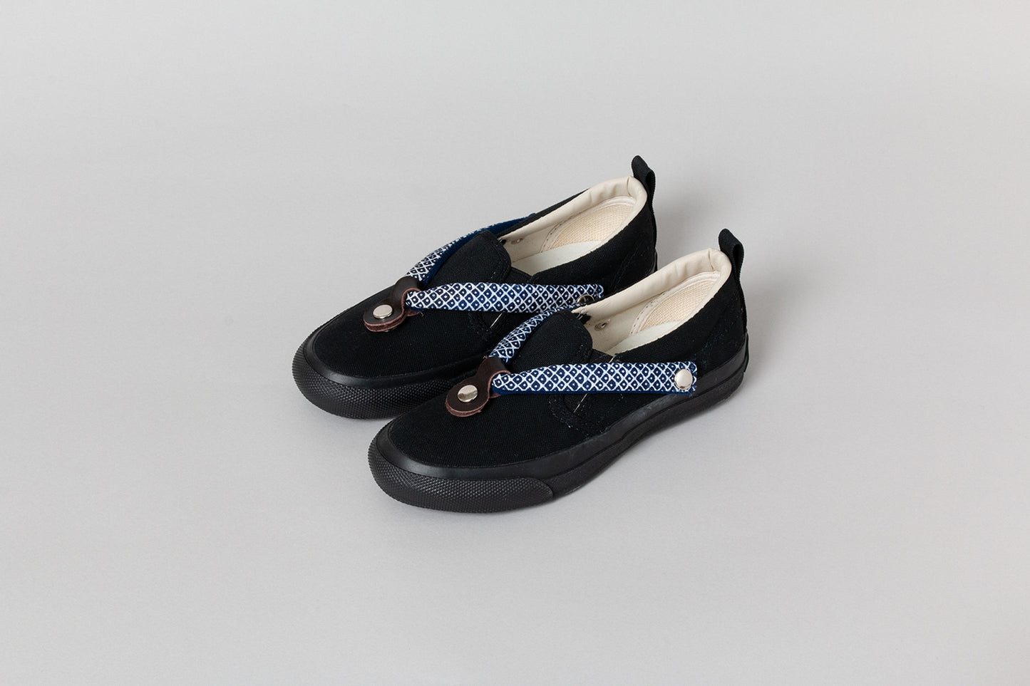 HANAO SHOES_MINO TSUTSUHIKI HONZOME (Mino Tsutsuhiki Hand-Dyeing)