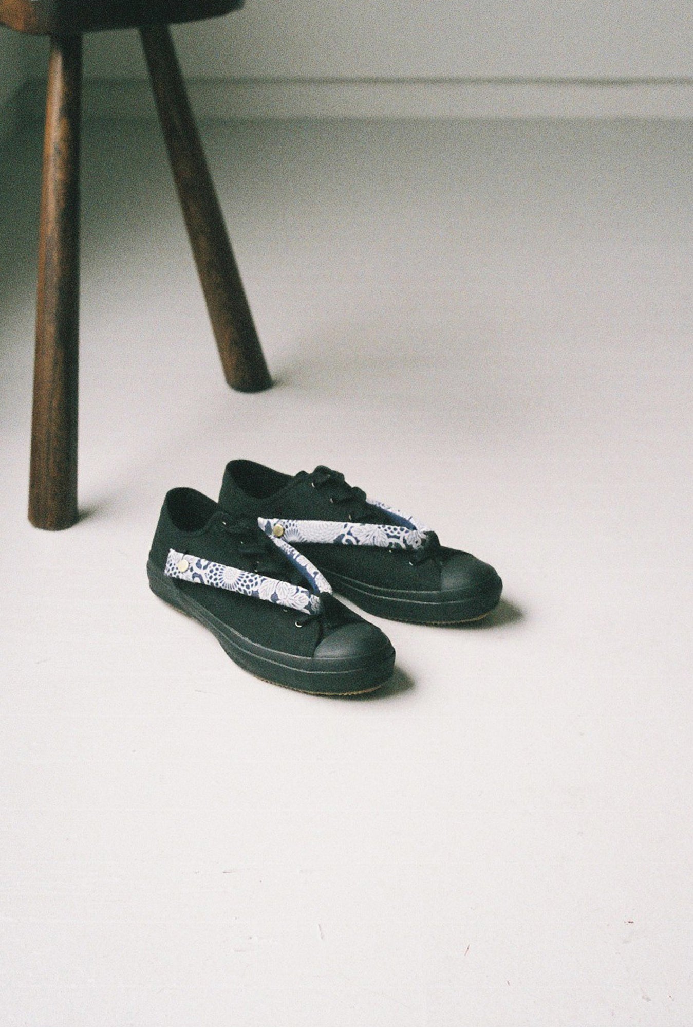 HANAO SHOES_KYOYUZEN (dyeing)_SUZUME and INAHO (sparrow and ear of rice plant)
