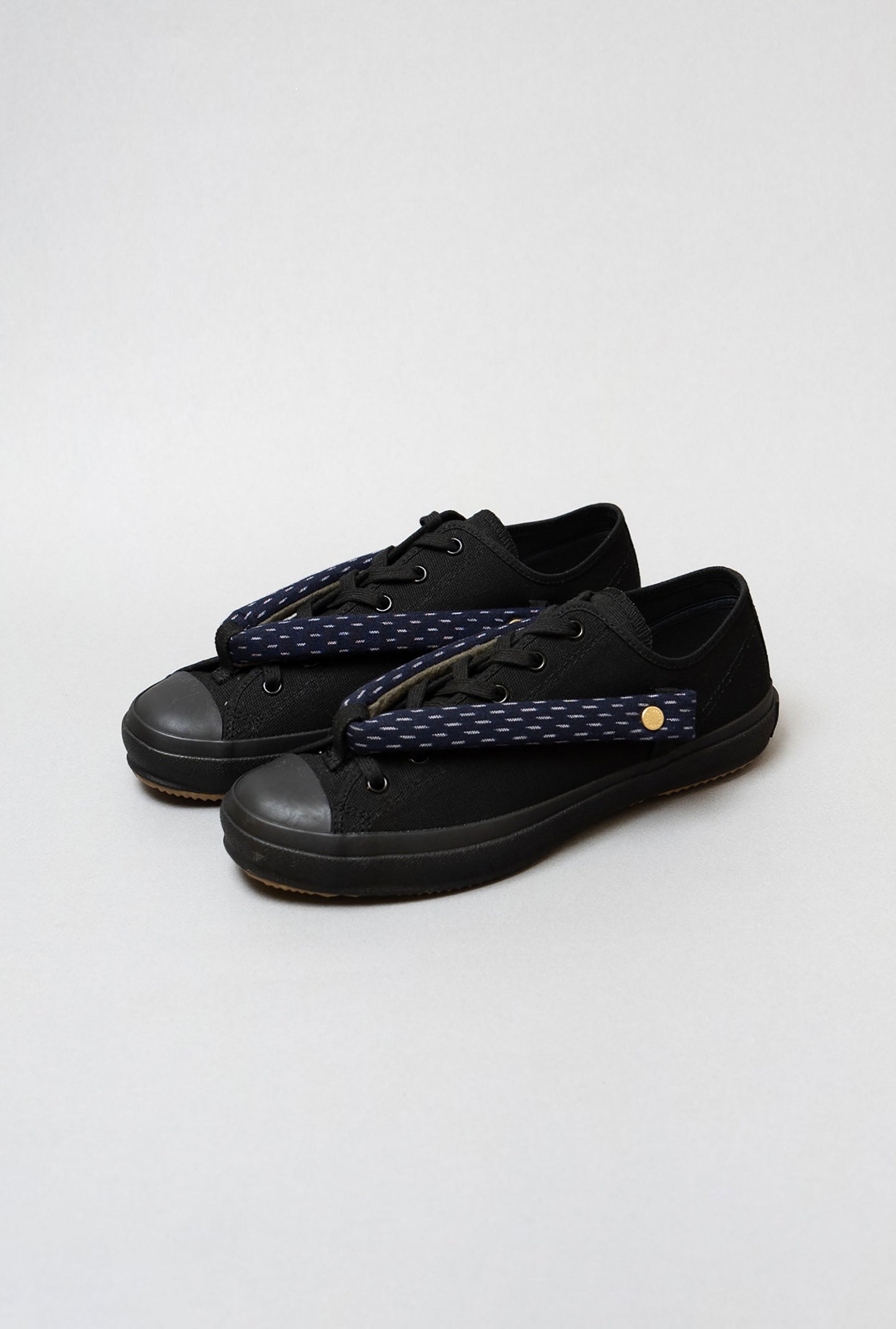 HANAO SHOES＿KURUMEGASURI（紺藍）_Black_引き