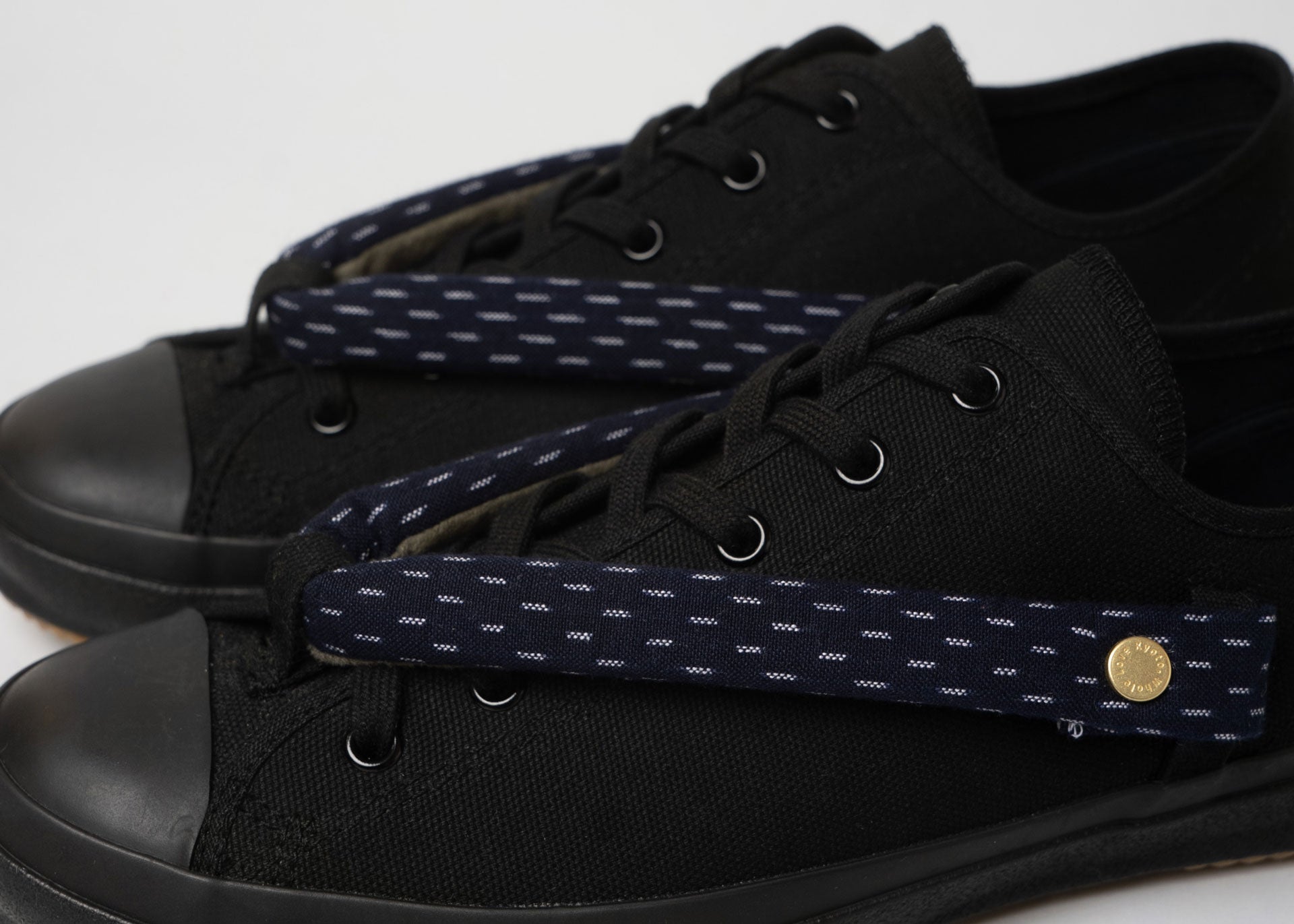 HANAO SHOES＿KURUMEGASURI（紺藍）_Black_アップ