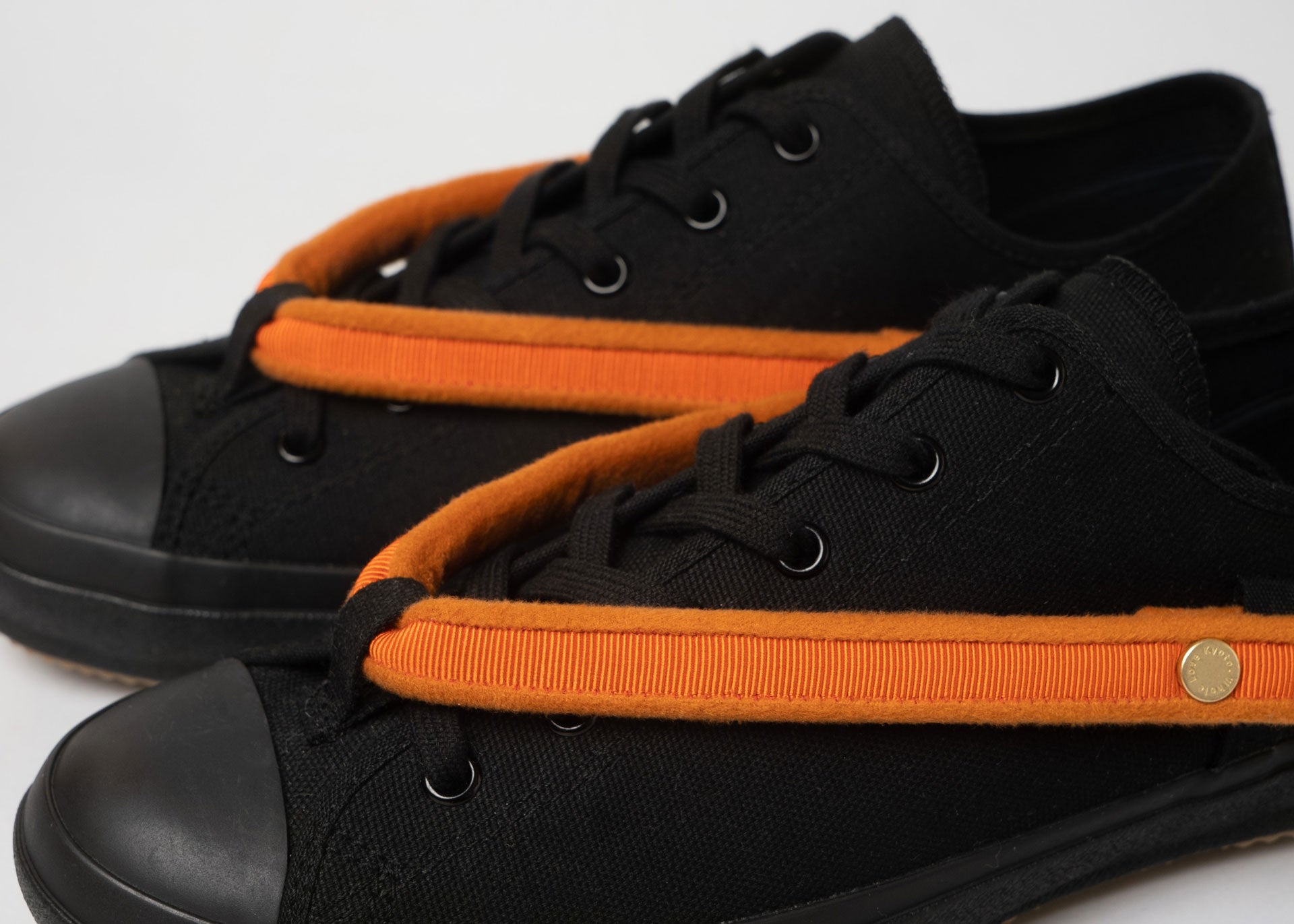 HANAO SHOES＿KYOSANADAHIMO（橙）_Black_アップ