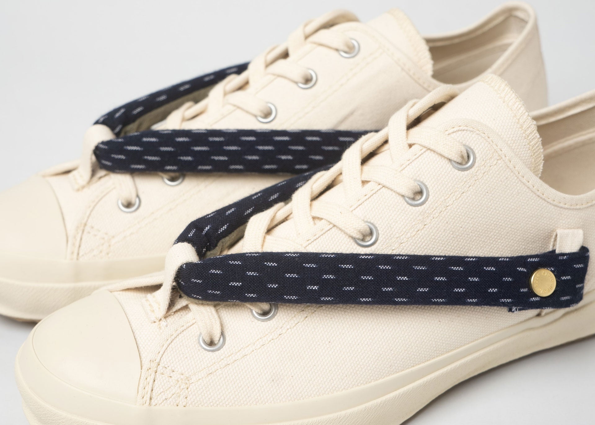 HANAO SHOES＿KURUMEGASURI（紺藍）_White_アップ