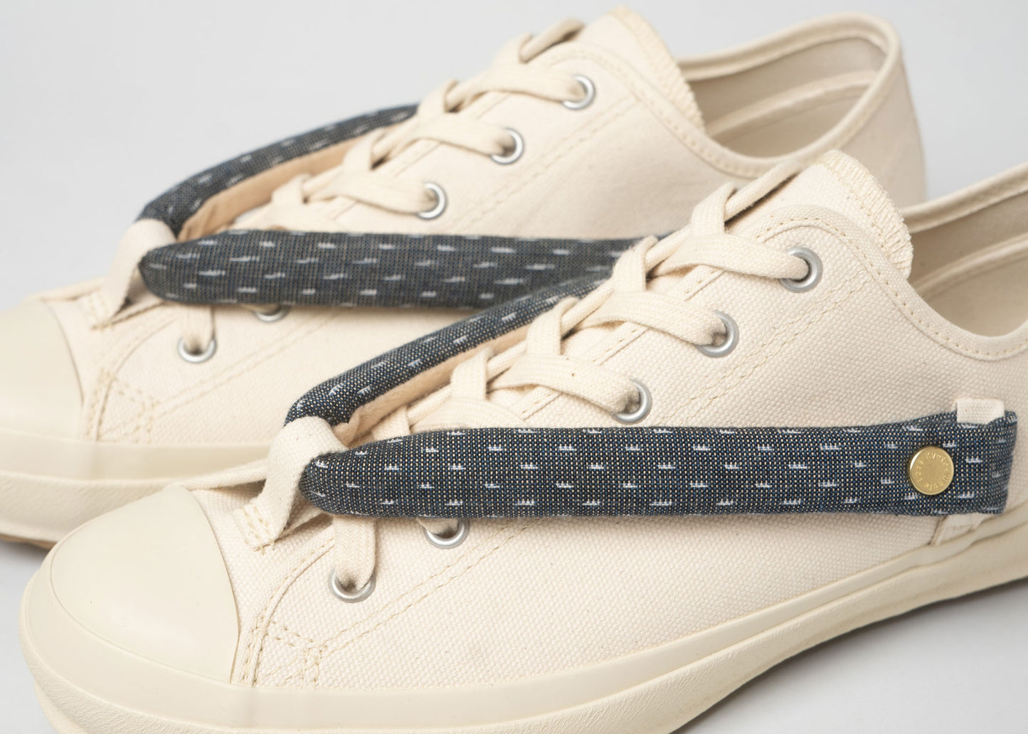HANAO SHOES＿KURUMEGASURI（紺鼠）_White_アップ