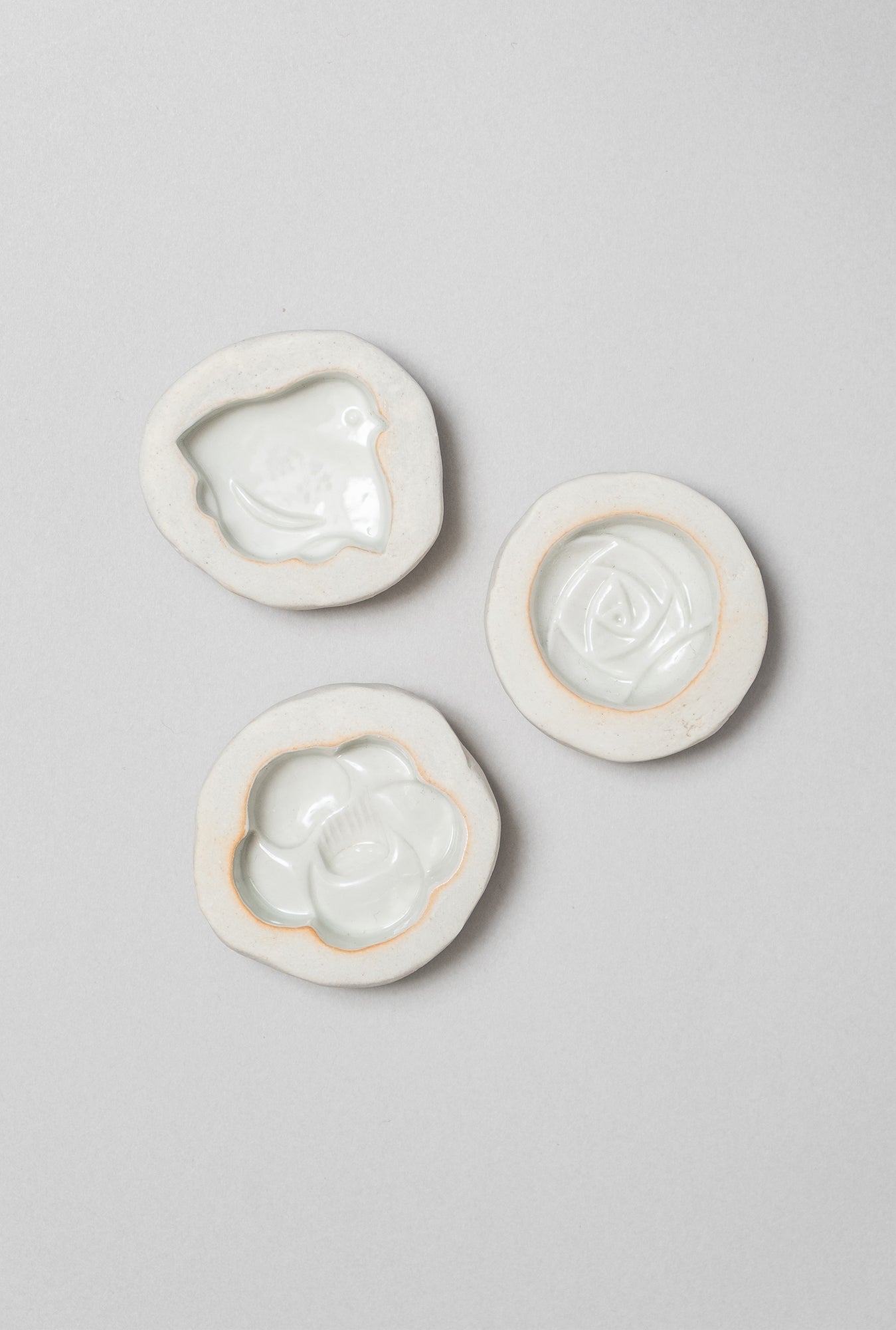 陶器の菓子型 ３つセット（千鳥・薔薇・椿）